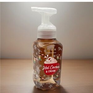 Bath & Body Works Foaming Hand Soap- Hot Cocoa & Cream (8.75 fl oz)